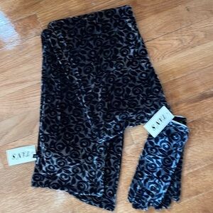 Velvety scarf and matching gloves